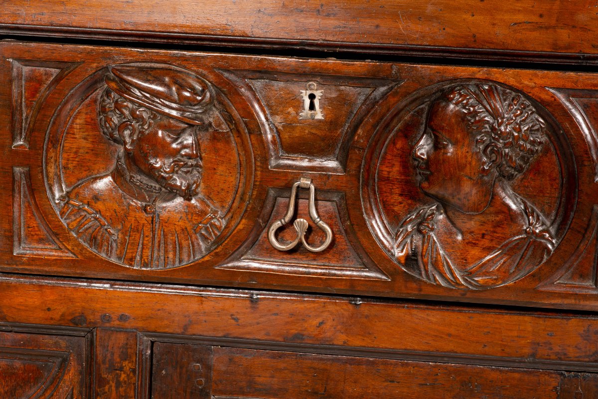  Commode. Bois Sculpté. XVIe Siècle.-photo-6