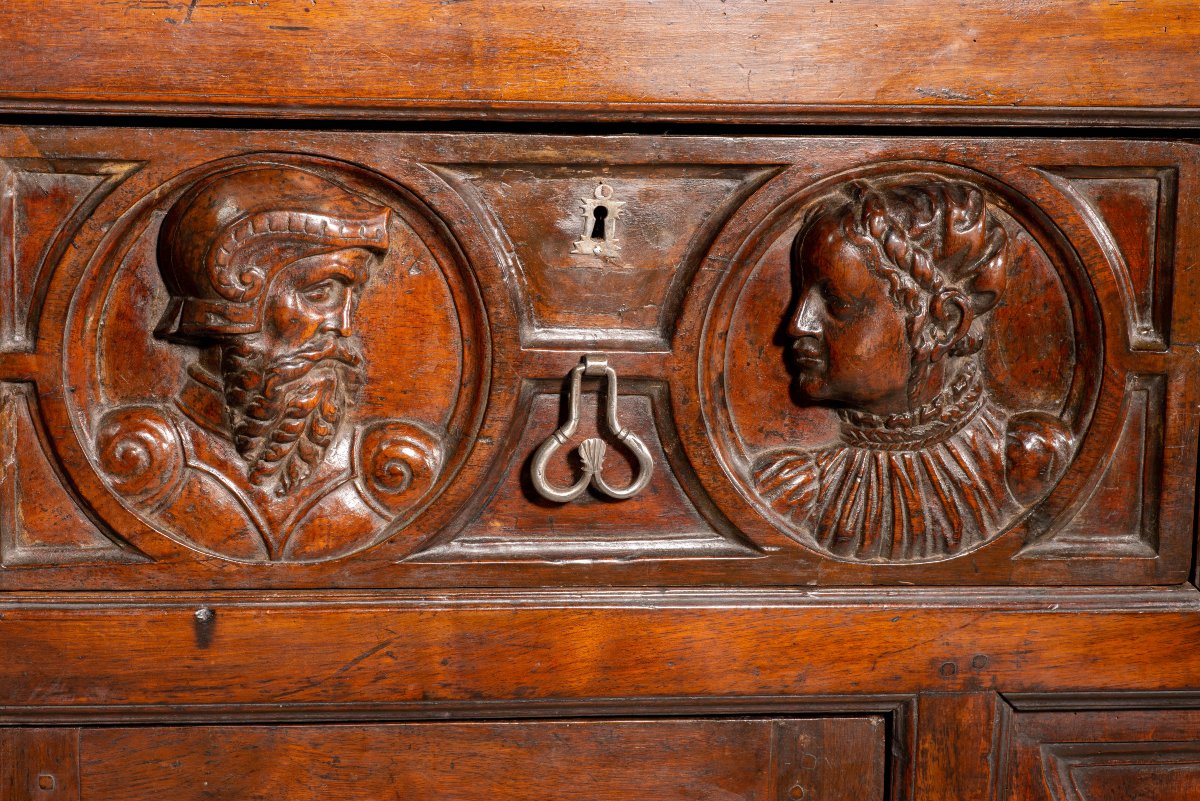  Commode. Bois Sculpté. XVIe Siècle.-photo-7