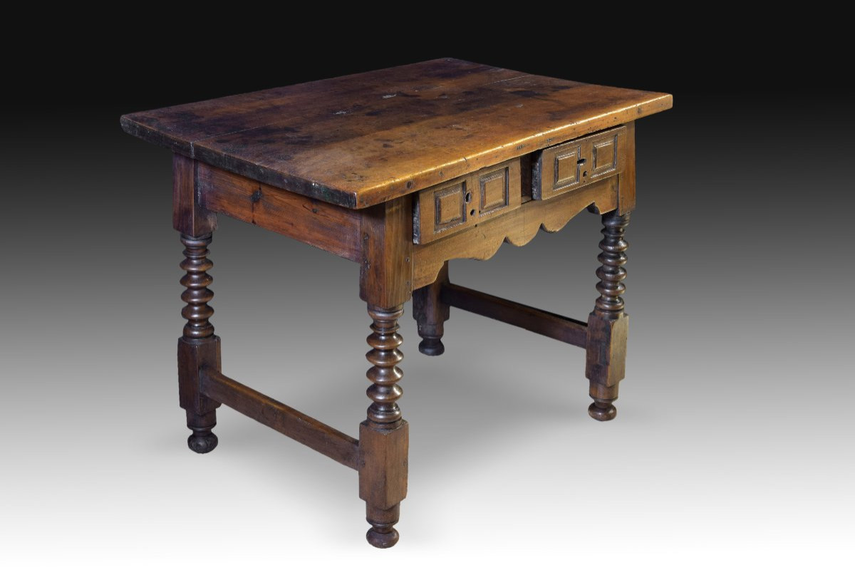 Table. Walnut Wood. 17th Century.  -photo-2