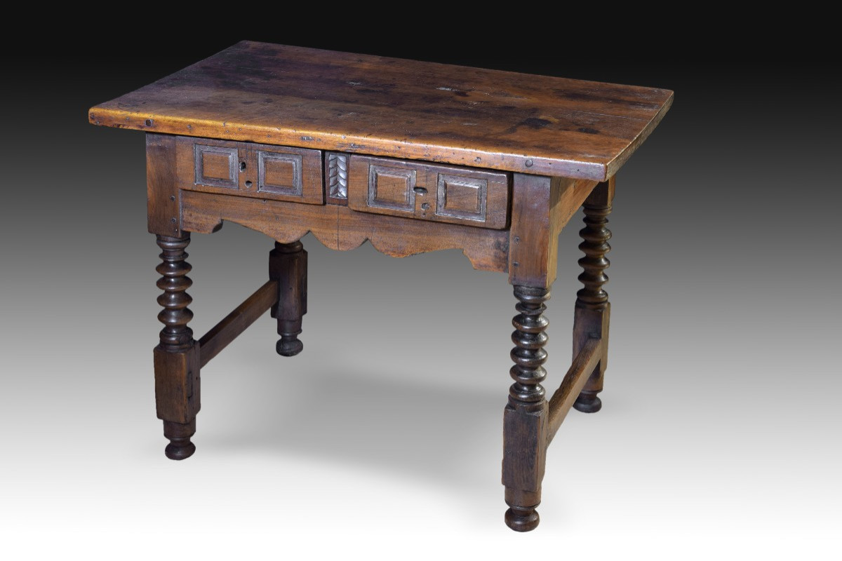 Table. Walnut Wood. 17th Century.  