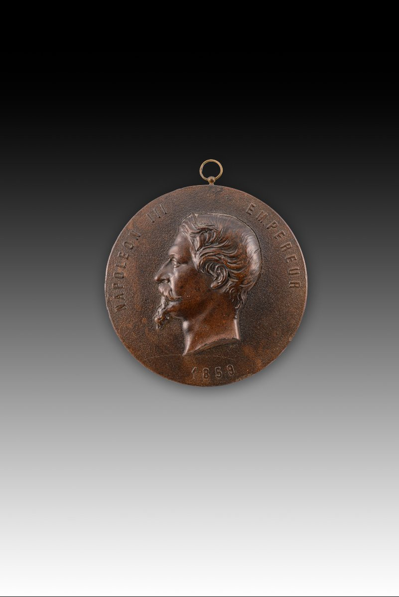 Quinze médaillons avec des portraits de profil. Bois dur, métal. 19e siècle. -photo-1