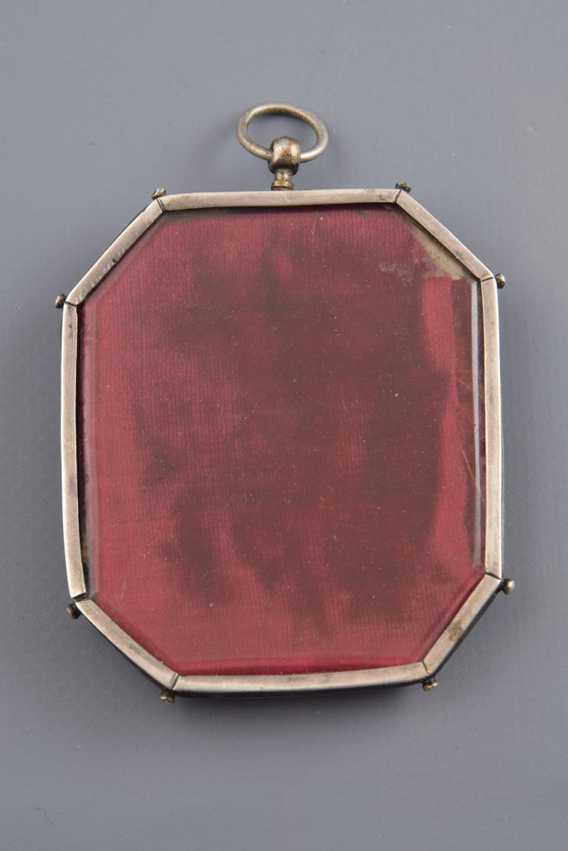 Pendentif reliquaire. Argent, émail, textile. XVIIe siècle.  -photo-2