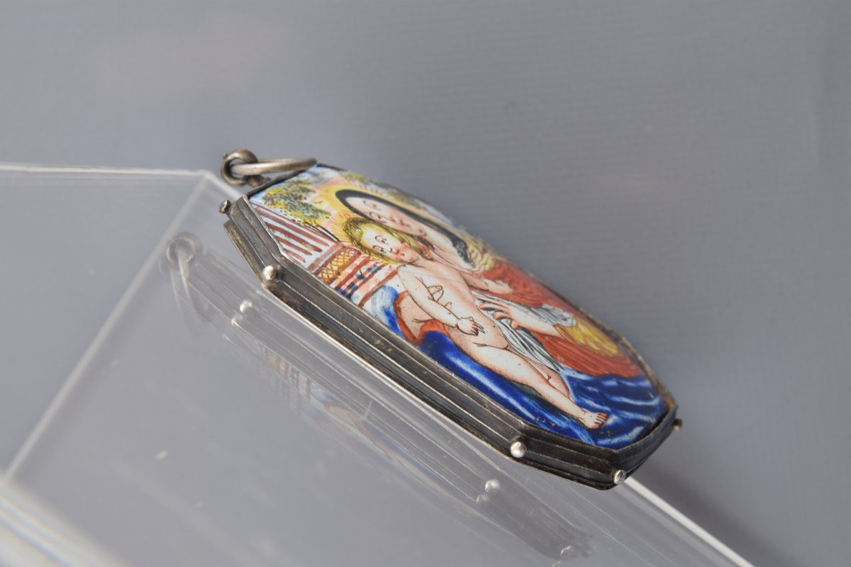 Pendentif reliquaire. Argent, émail, textile. XVIIe siècle.  -photo-4