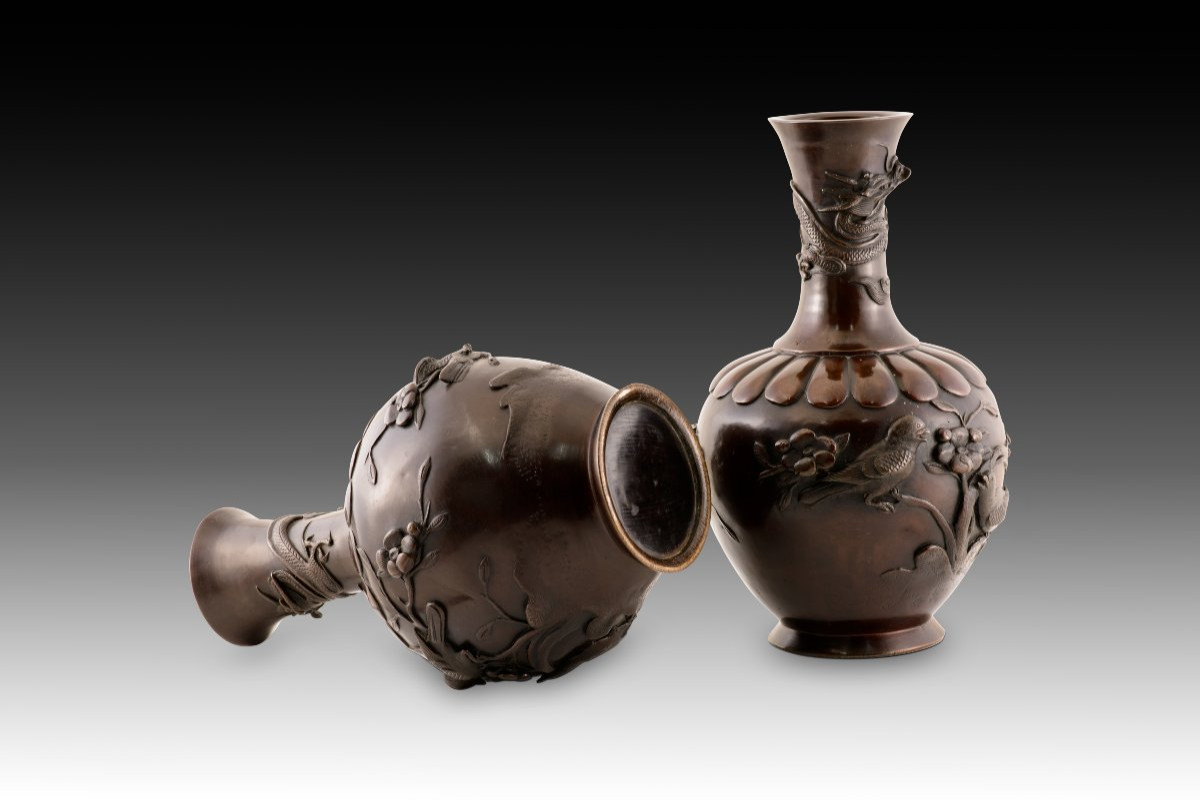 Pair Of Vases. Bronze. Japan, Meiji Period (1868-1912). -photo-1