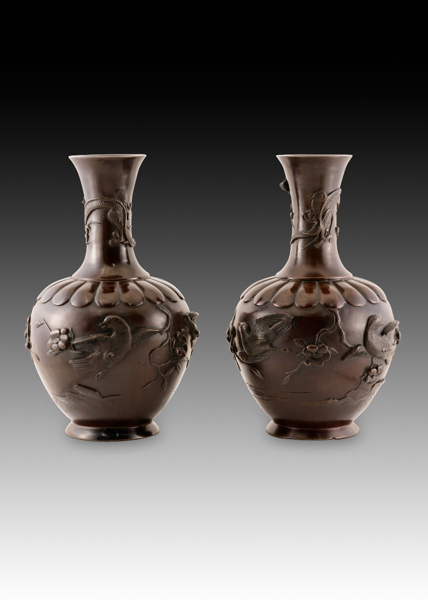 Pair Of Vases. Bronze. Japan, Meiji Period (1868-1912). 