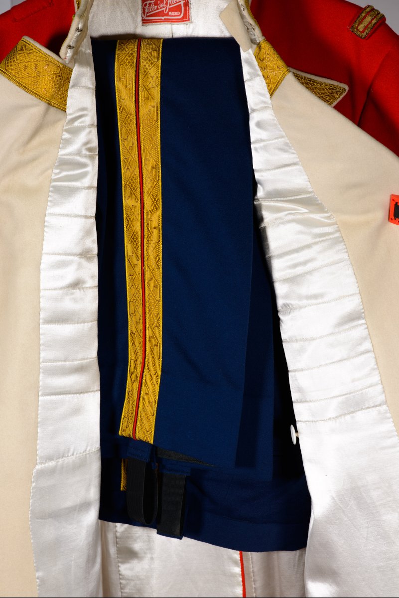 Uniforme honorifique de l'Ordre de Malte. Espagne, peut-être vers le début du XXe siècle.-photo-4