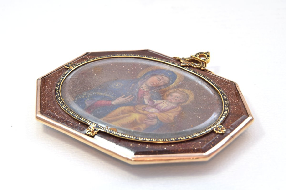 Devotional Pendant Or Reliquary. Oil Painting On Aventurine, Enamel, And Gold. Spain-photo-3