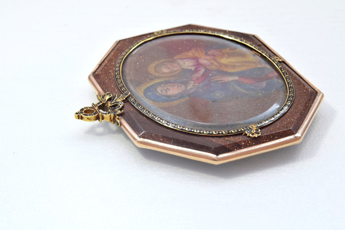 Devotional Pendant Or Reliquary. Oil Painting On Aventurine, Enamel, And Gold. Spain-photo-1