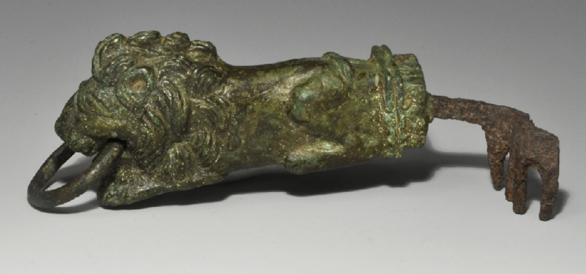 Clé en bronze de style romain. XXe siècle. 