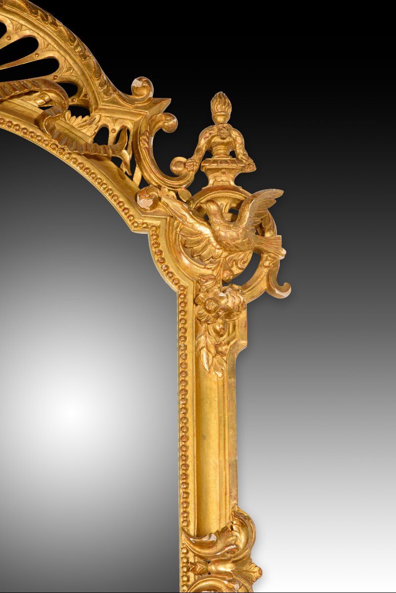  Miroir. Bois sculpté et doré. XXe siècle. -photo-2