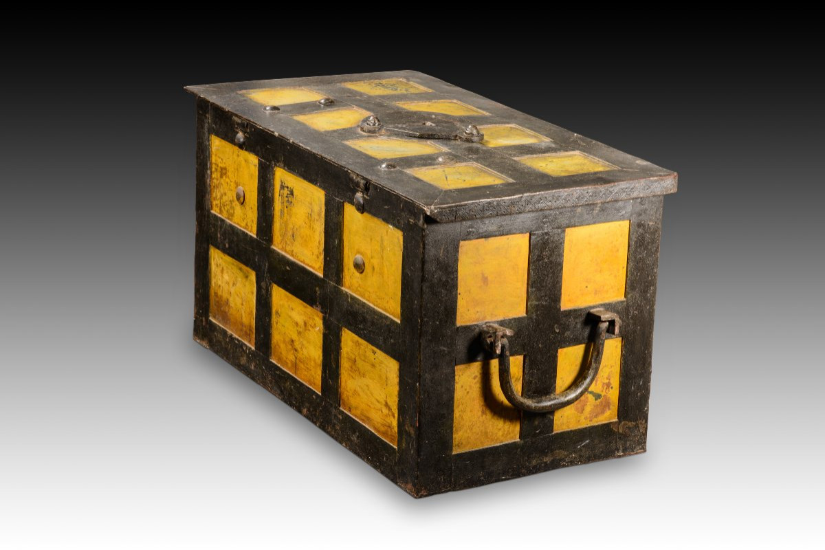  Coffre-fort régimentaire. Fer. Probablement Allemagne, XVIIIe siècle.-photo-4
