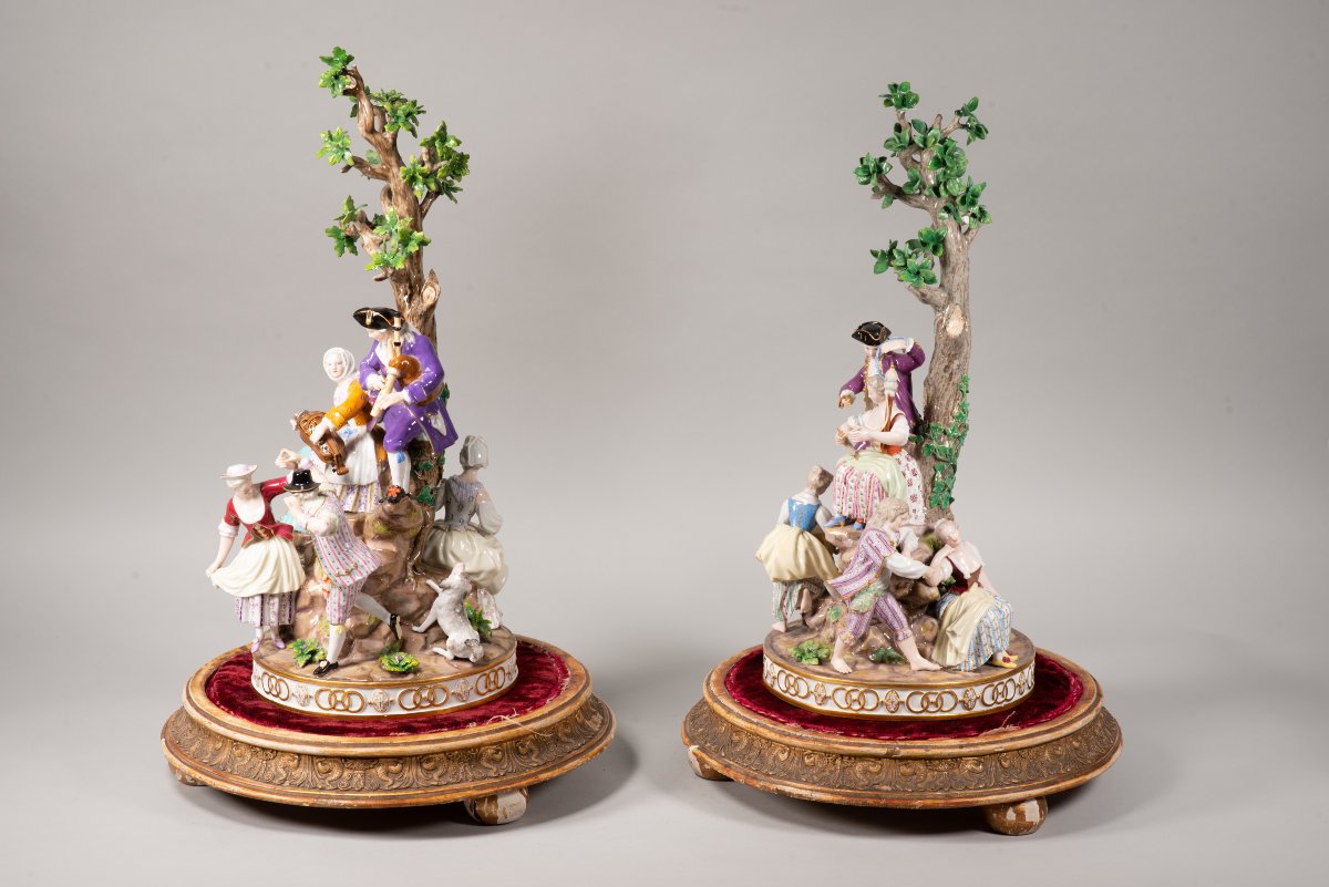 Paire de centres de table. Porcelaine émaillée, bois, textile, etc. Meissen, Allemagne, p 19è s-photo-4