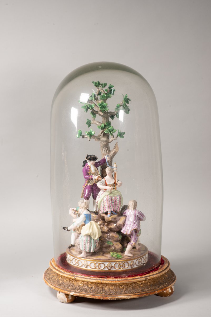 Paire de centres de table. Porcelaine émaillée, bois, textile, etc. Meissen, Allemagne, p 19è s-photo-3