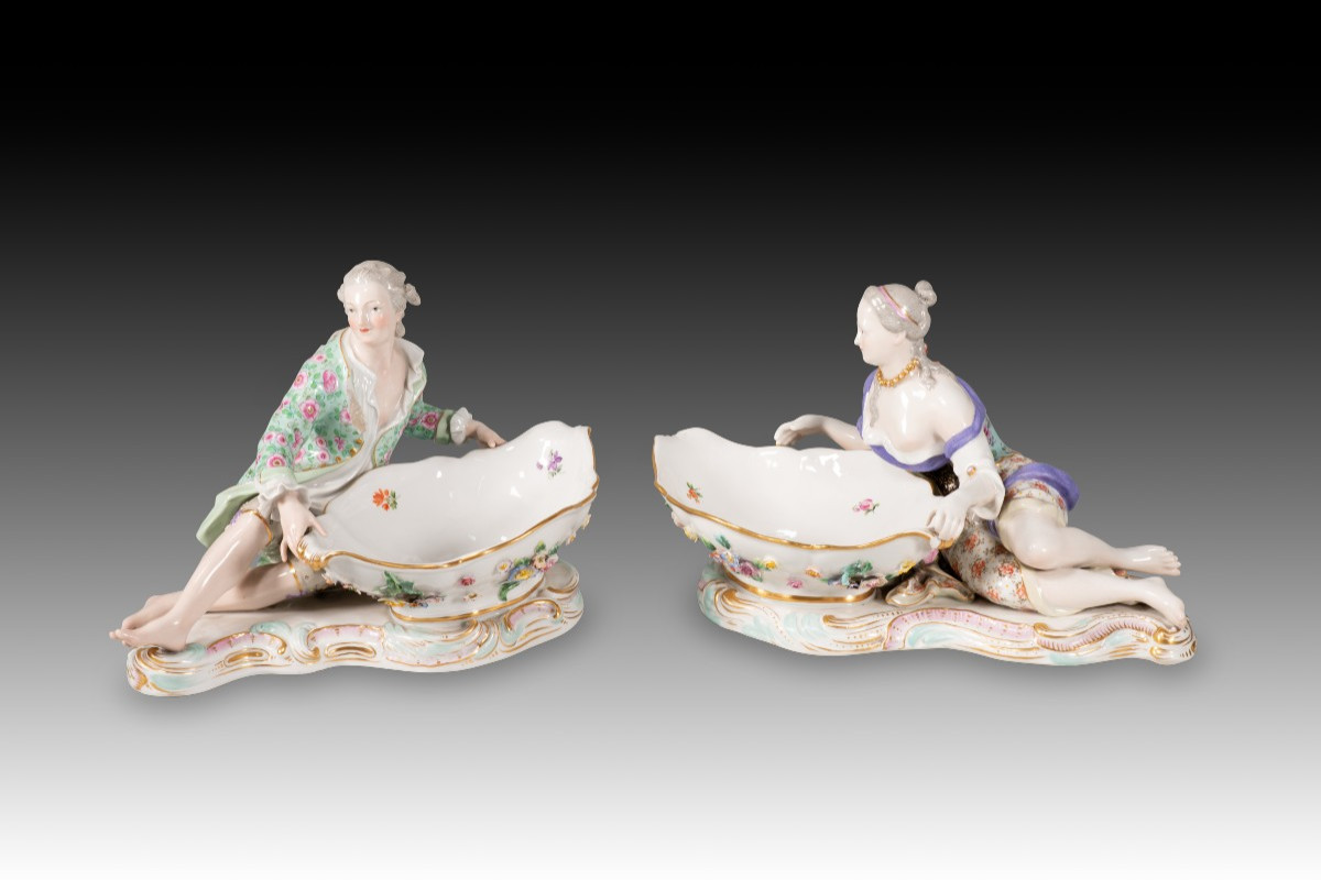 Paire de plateaux à confiture figuratifs. Porcelaine émaillée. Meissen, fin du XIXe siècle.