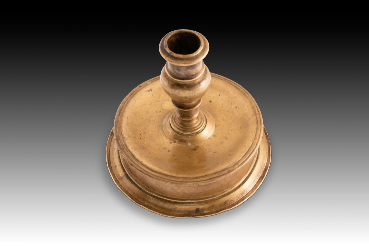 Paire de bougeoirs. Bronze. XVIe siècle. -photo-2