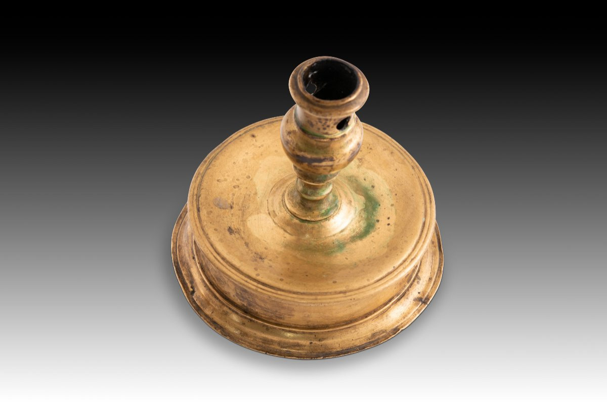 Paire de bougeoirs. Bronze. XVIe siècle. -photo-3