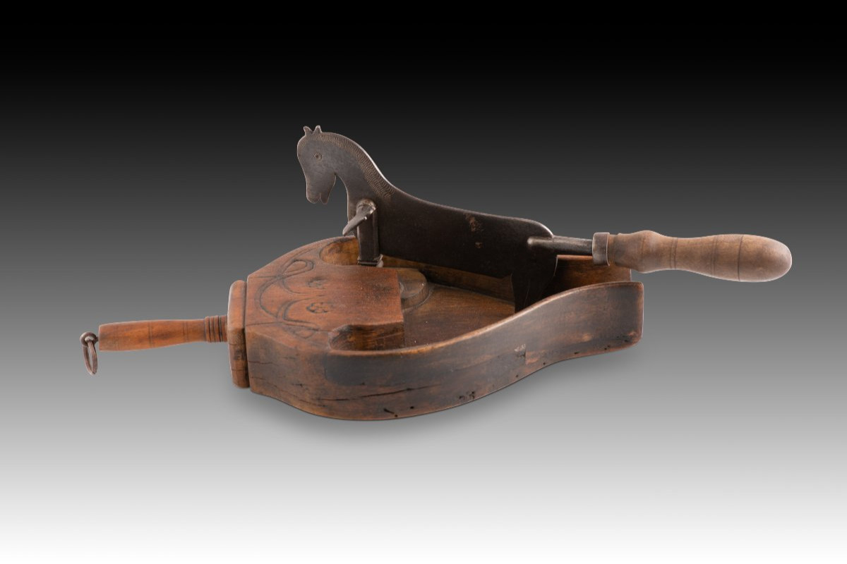  Chocolate Cutter. Wood, Metal. 19th Century. -photo-2