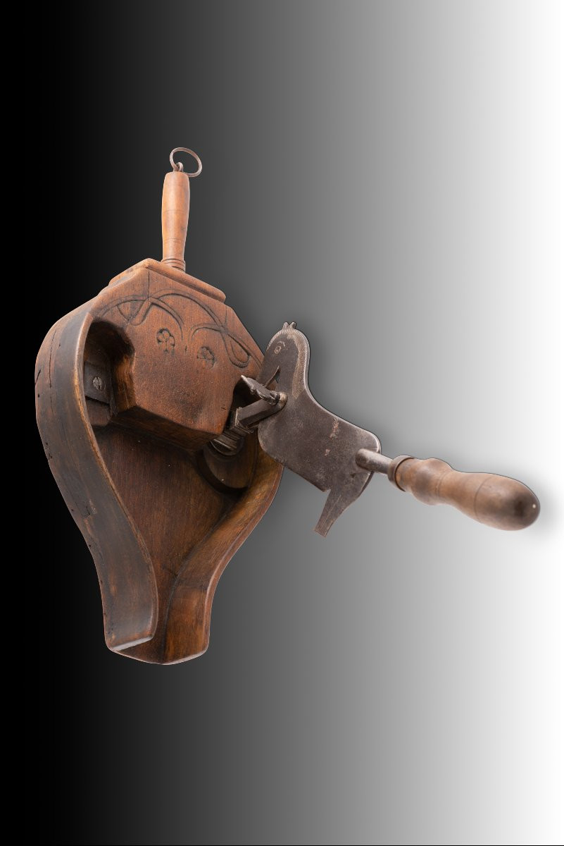 Chocolate Cutter. Wood, Metal. 19th Century. -photo-4
