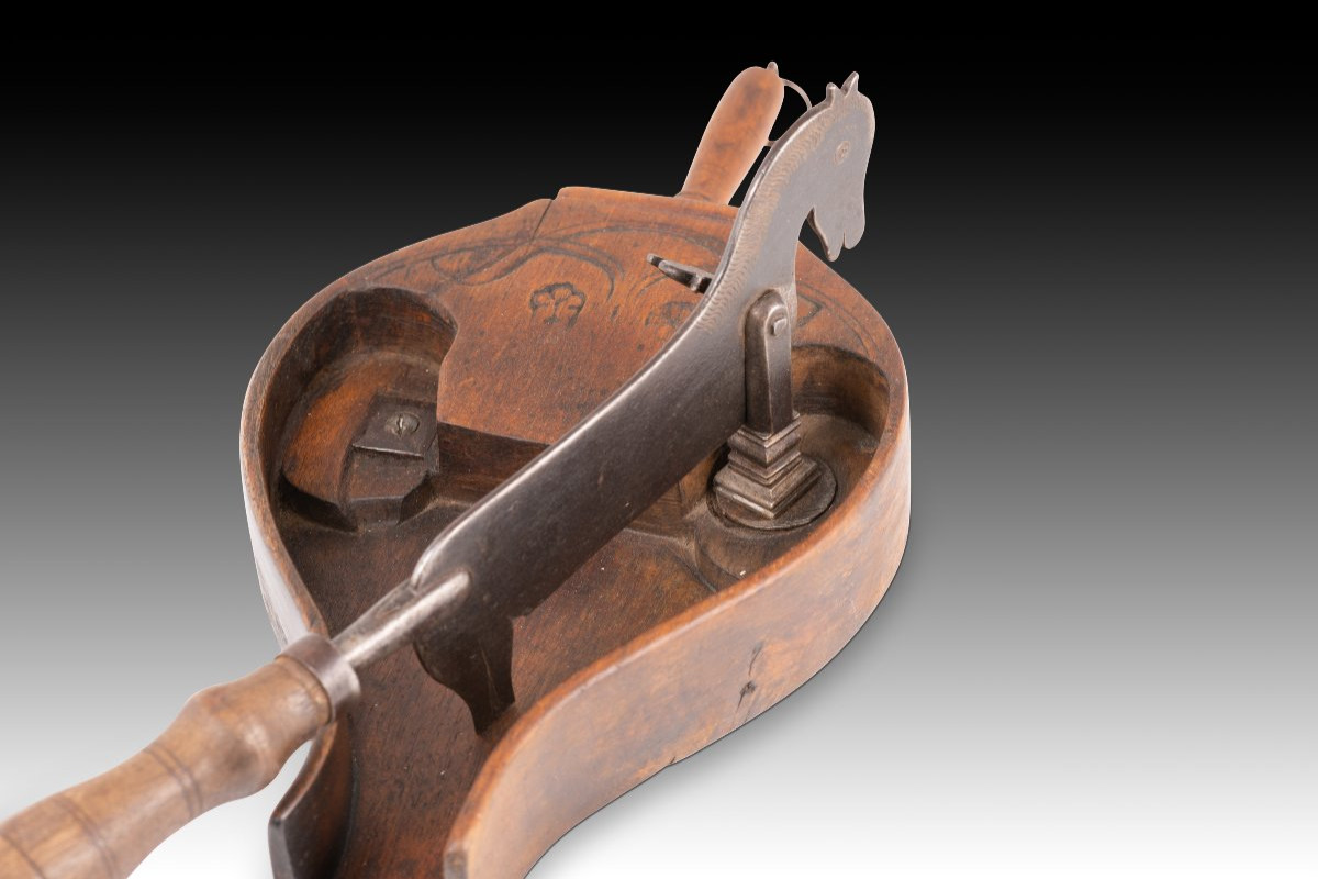  Chocolate Cutter. Wood, Metal. 19th Century. -photo-2