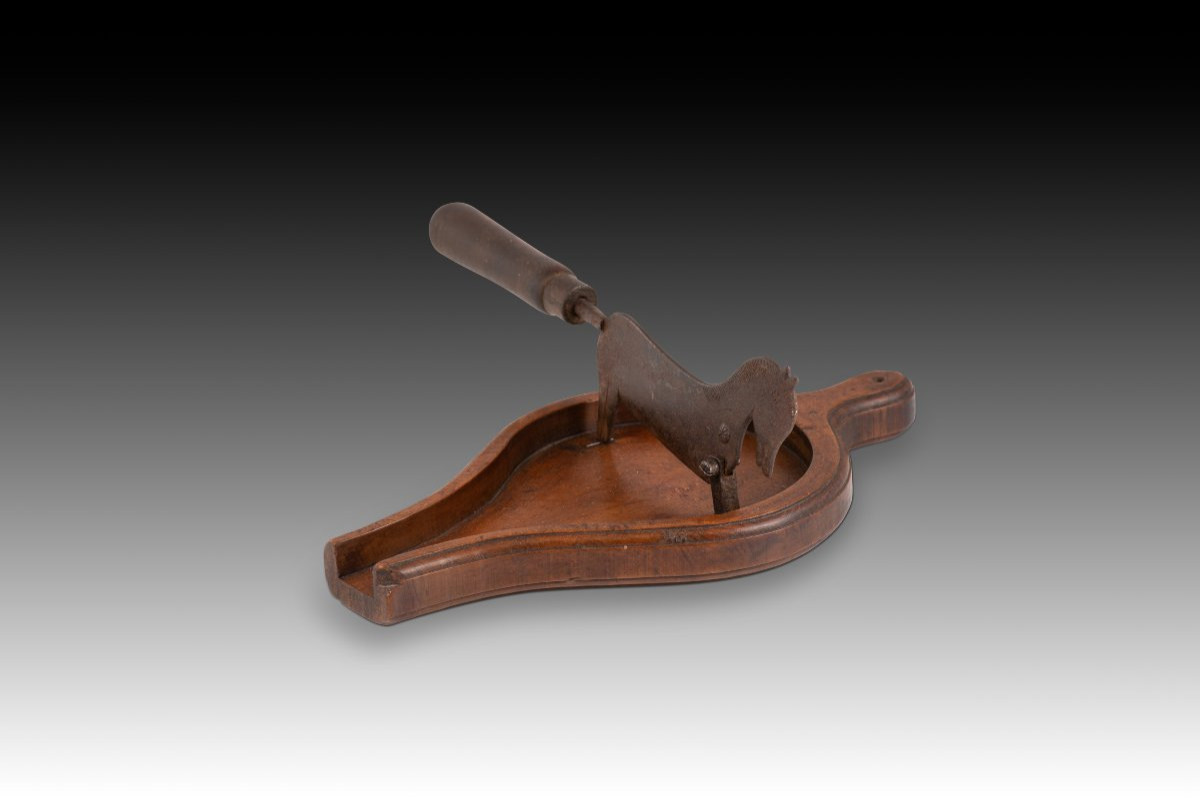 Coupe-chocolat. Bois, métal. XIXe siècle. -photo-3