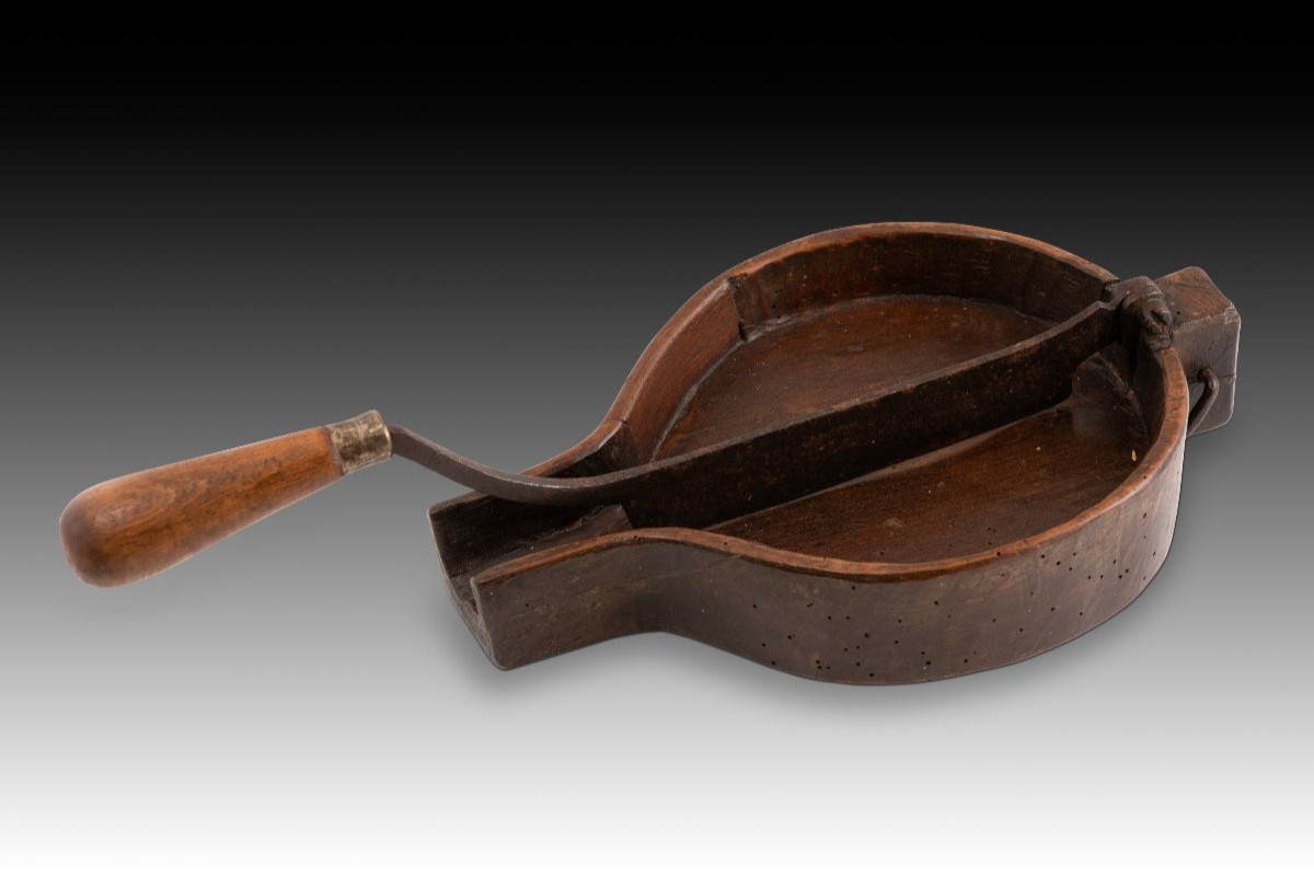 Chocolate Cutter. Wood, Metal. 19th Century.-photo-2