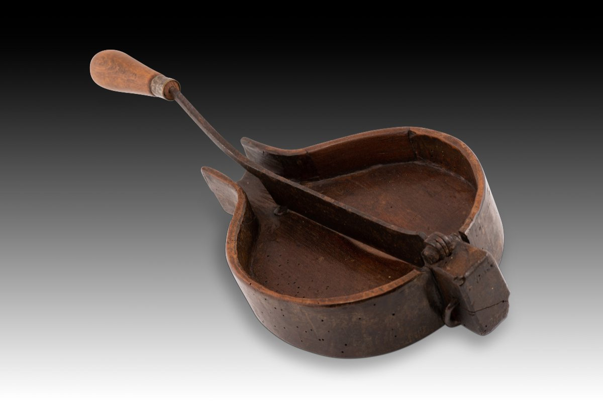 Chocolate Cutter. Wood, Metal. 19th Century.-photo-3
