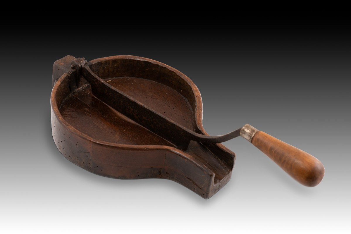Chocolate Cutter. Wood, Metal. 19th Century.