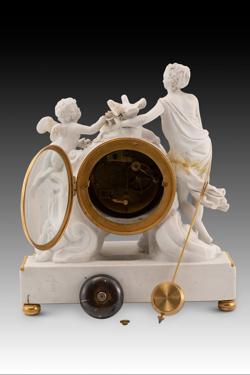 Horloge de cheminée de style Louis XVI. Crosnier, Paris, France, vers 1900-photo-1
