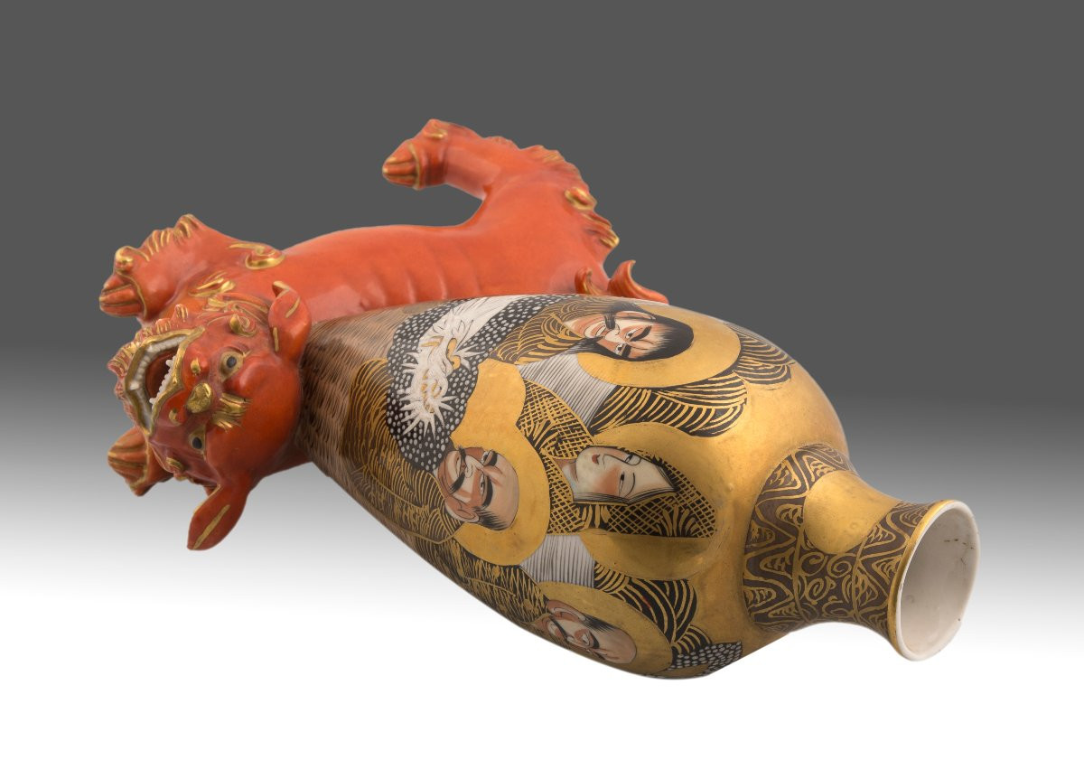 Satsuma Vase With Base. Porcelain. Japan, Meiji Period (1868-1912). -photo-1