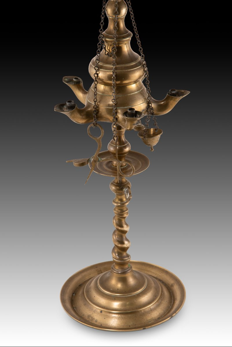 Lampe à huile. Bronze. XVIIIe siècle. -photo-2