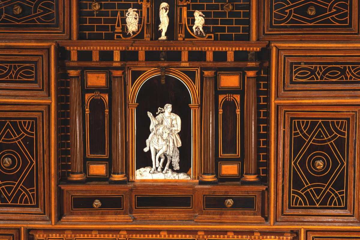 Bureau ou bargueño à pied en pont. Bois, fer, bronze, etc. École espagnole, fin du XVIe siècle.-photo-4