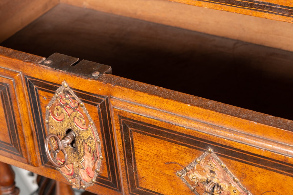 Bureau ou bargueño à pied en pont. Bois, fer, bronze, etc. École espagnole, fin du XVIe siècle.-photo-7