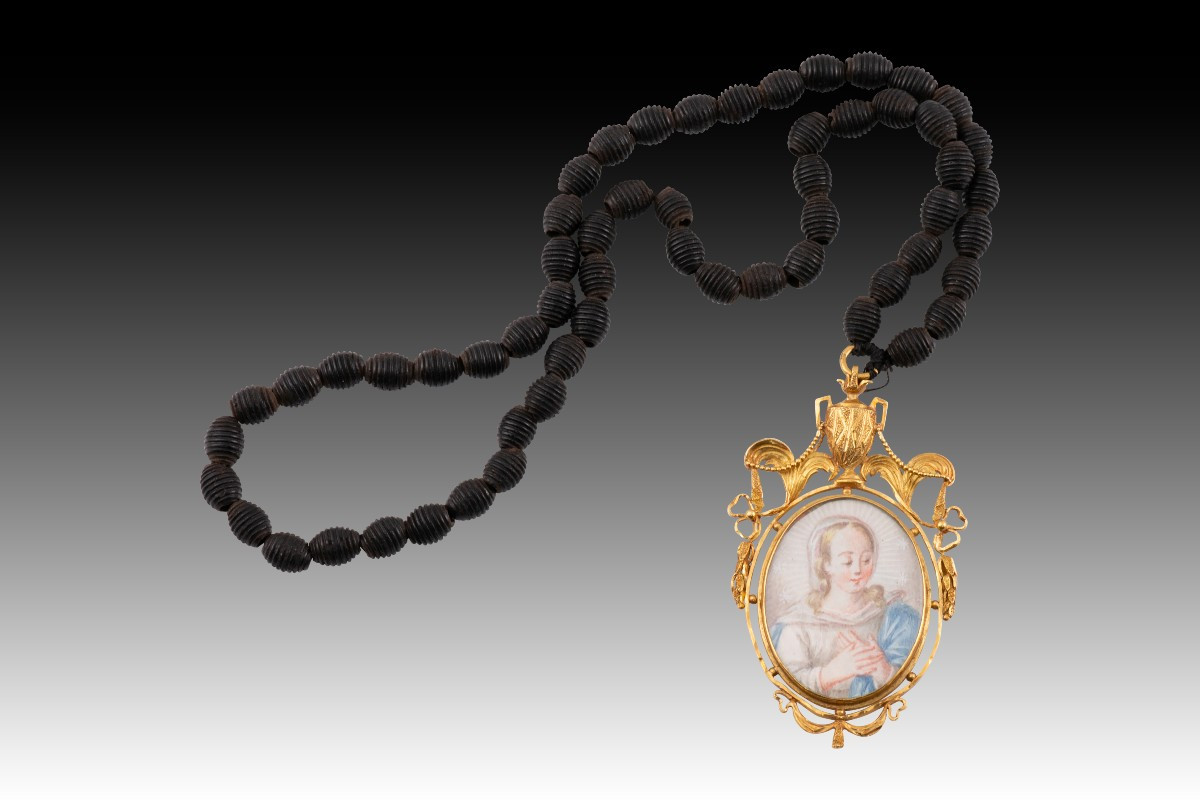 Devotional Pendant, Depicting The Virgin Mary And St. Joseph With The Christ Child. Gold, Etc.