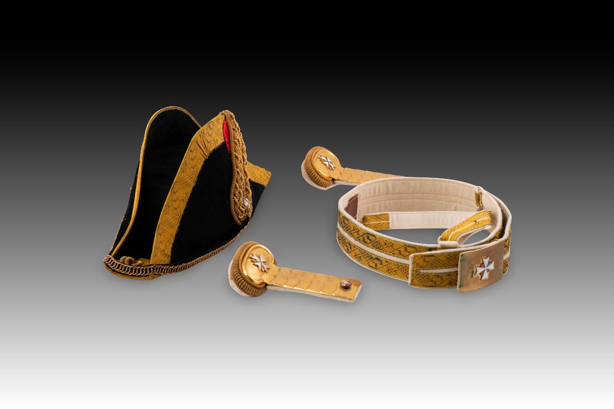 Costume Set, Order Of Malta. Spain, Probably Early 20th Century.-photo-3