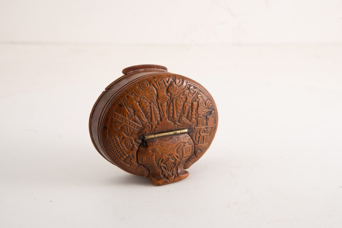 Snuffbox. Carved Wood, Metal. Northern European School, 18th Century.  -photo-3