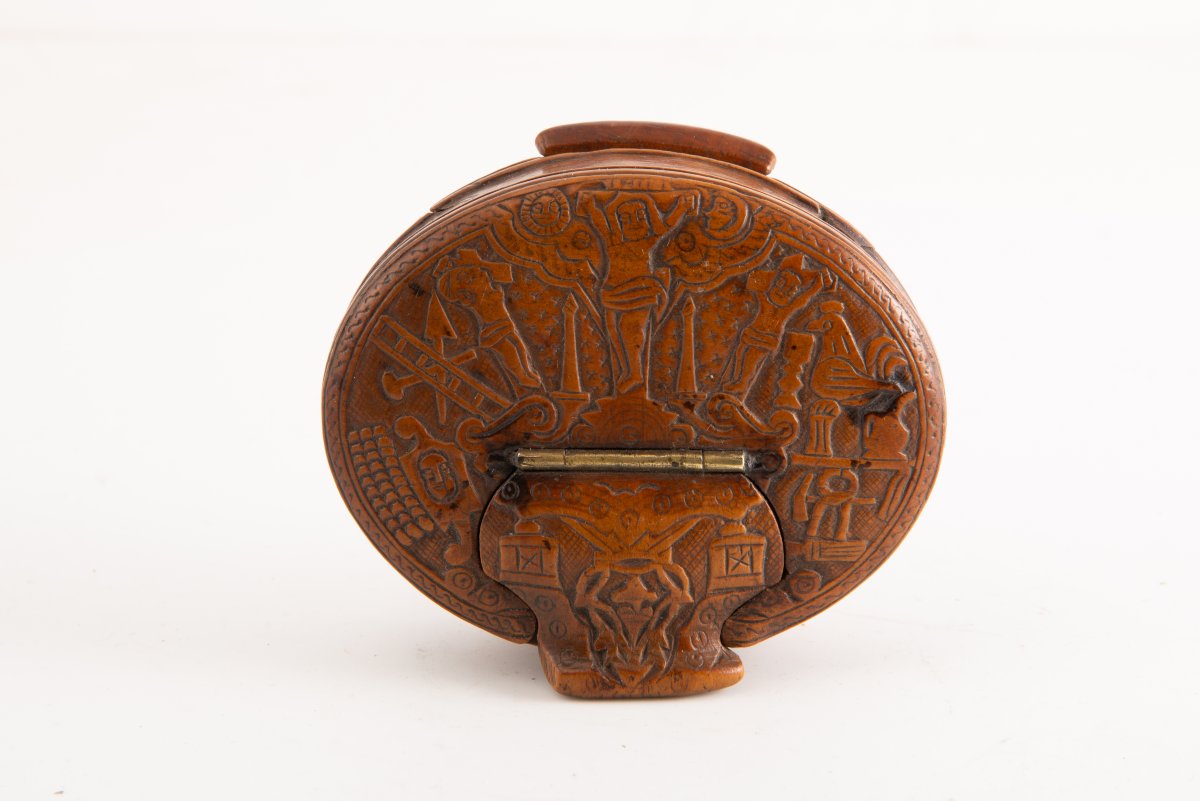 Snuffbox. Carved Wood, Metal. Northern European School, 18th Century.  -photo-4