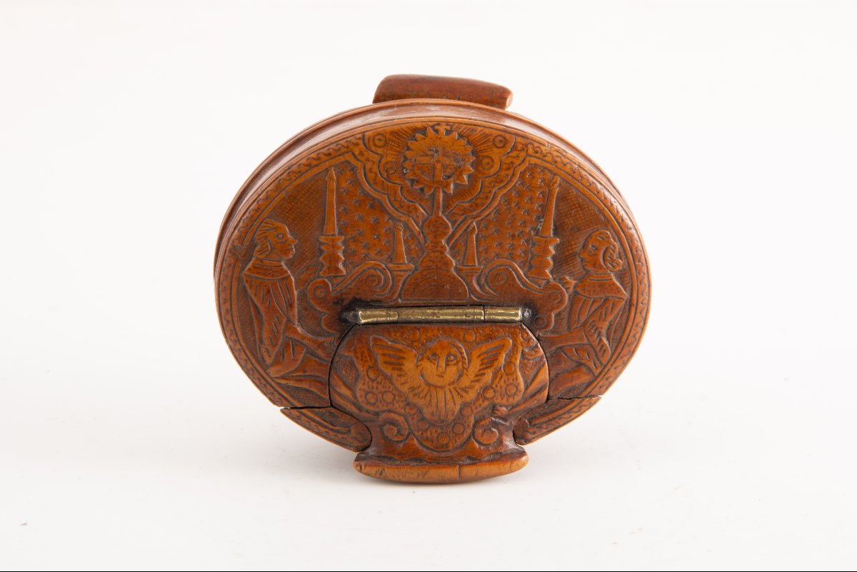 Snuffbox. Carved Wood, Metal. Northern European School, 18th Century.  -photo-1