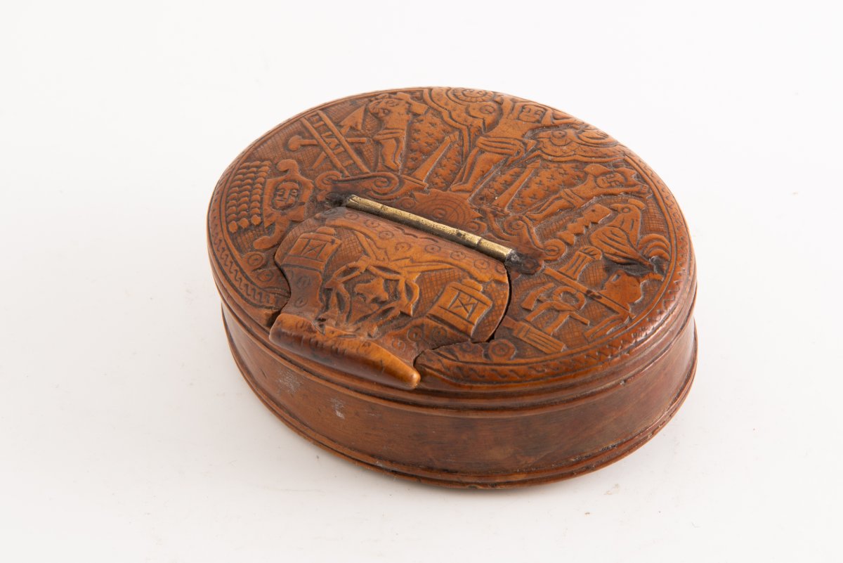 Snuffbox. Carved Wood, Metal. Northern European School, 18th Century.  -photo-3