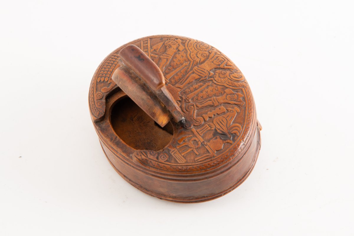 Snuffbox. Carved Wood, Metal. Northern European School, 18th Century.  -photo-6