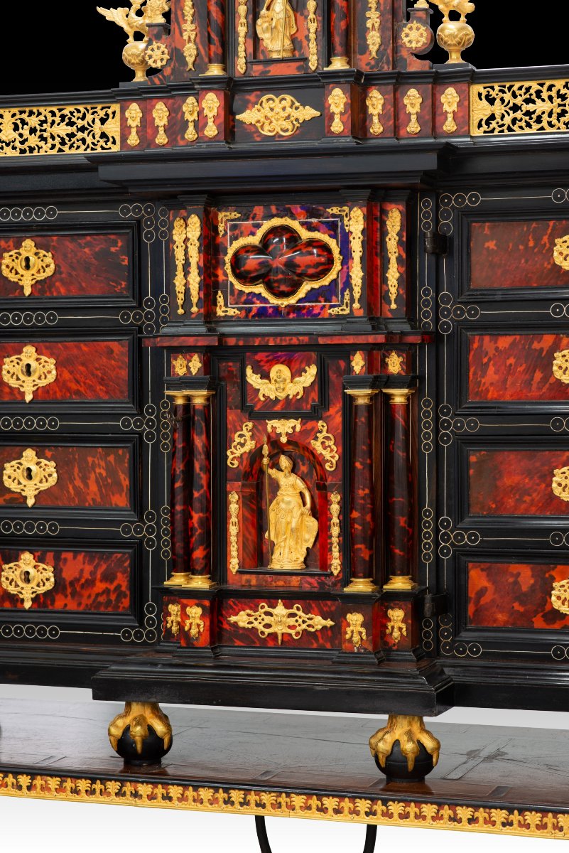 Bargueño. Écaille, palissandre, noyer, bronze doré, fer forgé. XVIIe et XXe siècles (table). -photo-4