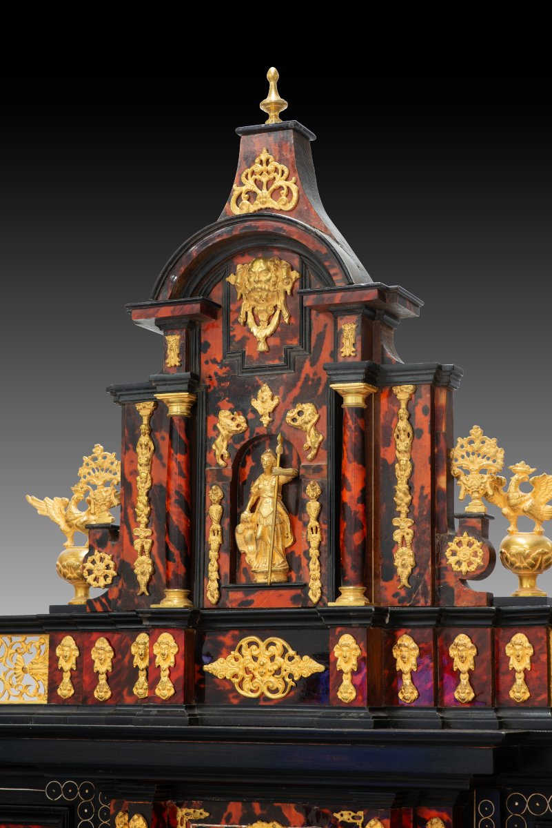 Bargueño. Écaille, palissandre, noyer, bronze doré, fer forgé. XVIIe et XXe siècles (table). -photo-1