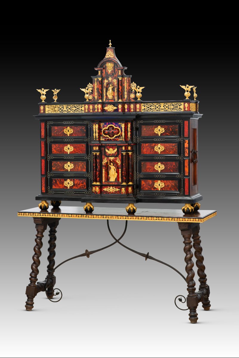 Bargueño. Écaille, palissandre, noyer, bronze doré, fer forgé. XVIIe et XXe siècles (table). 