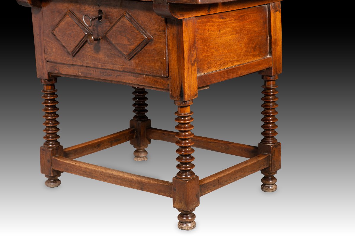 Table. Wood, Iron. Guadalajara Region, Spain, 17th Century. -photo-6