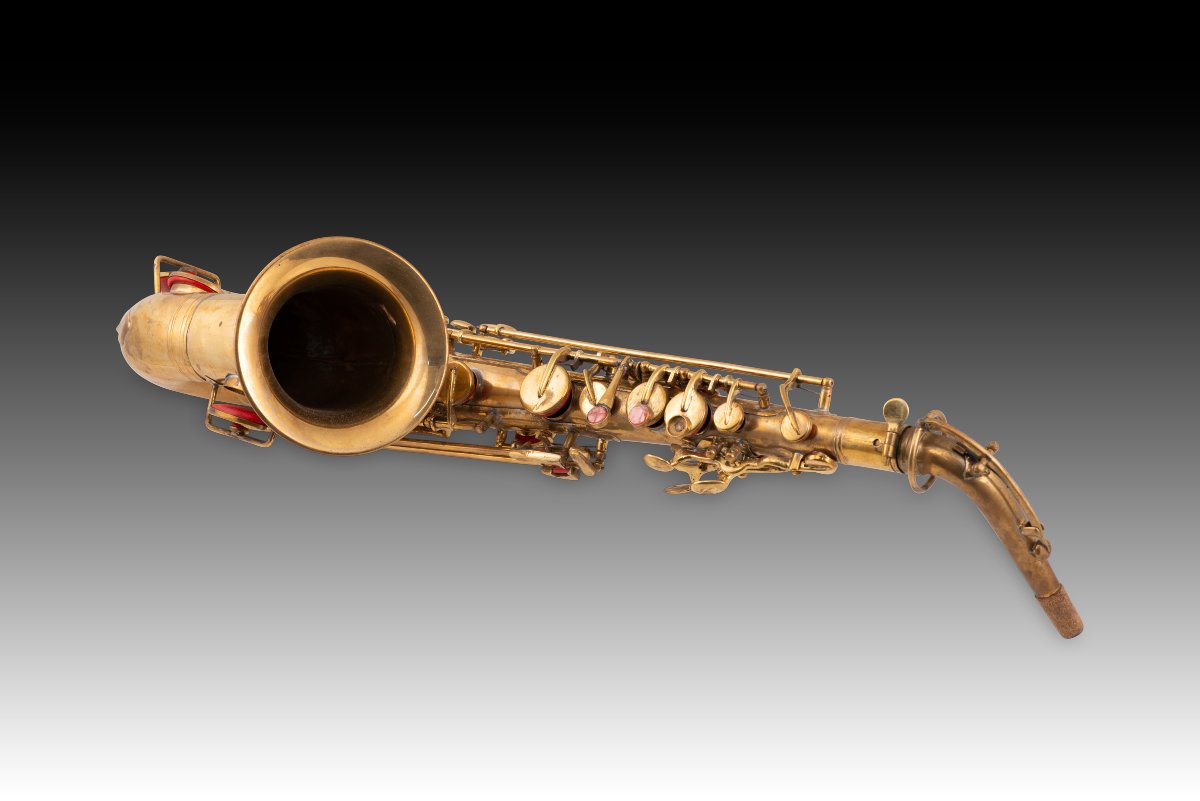 Saxophone. Métal et autres matériaux. XXe siècle. -photo-3