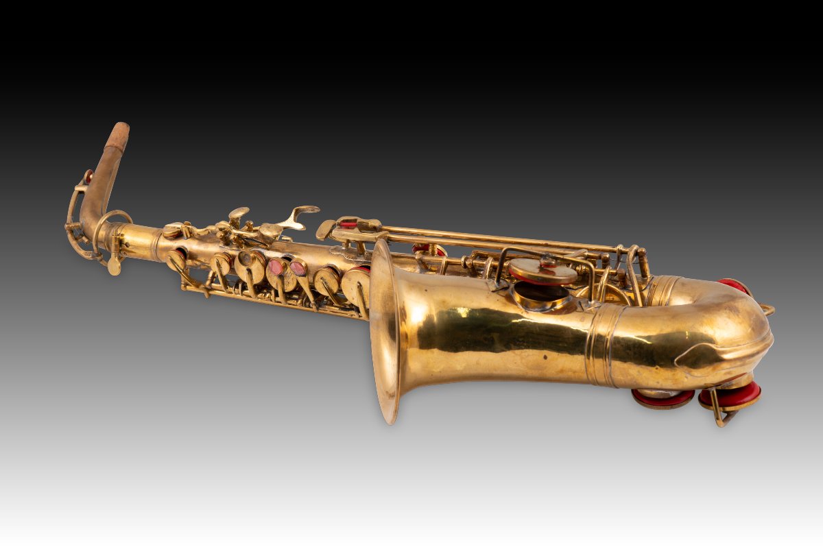 Saxophone. Métal et autres matériaux. XXe siècle. -photo-4