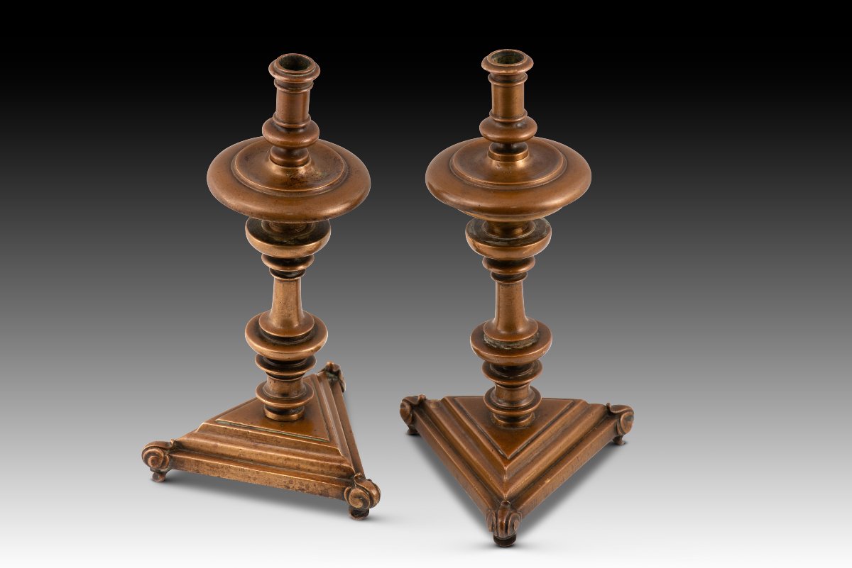 Pair Of Candlesticks That Can Be Converted Into Candelabras. Bronze. Spanish School, 17th Century. -photo-3