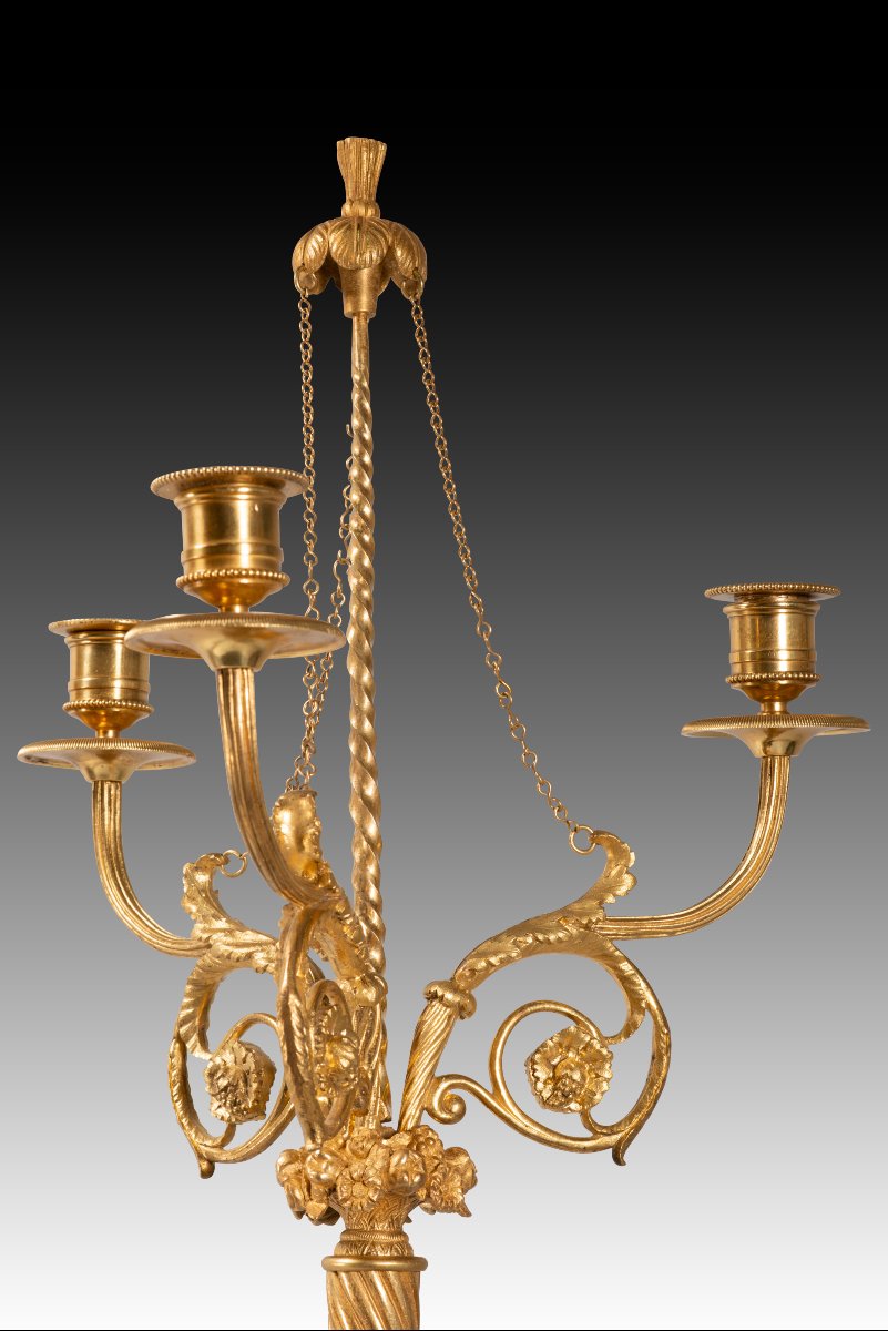 Paire de bougeoirs. Marbre, bronze doré et patiné. D’après des modèles de Clodion -photo-4