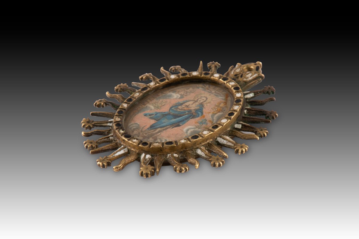 Pendentif de dévotion ; Notre-Dame de la Porte. Bronze, émail,  etc. École espagnole, XVII s-photo-3