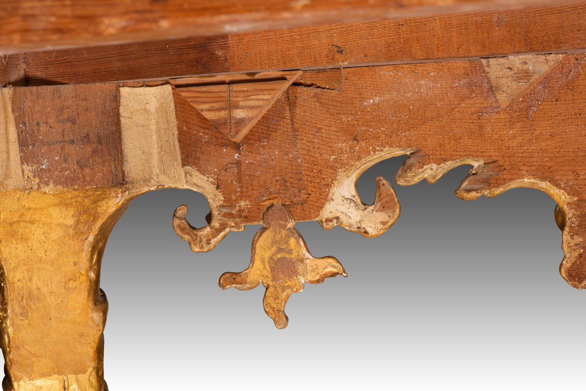 Console. Bois sculpté et doré, marbre. XVIIIe siècle. -photo-5