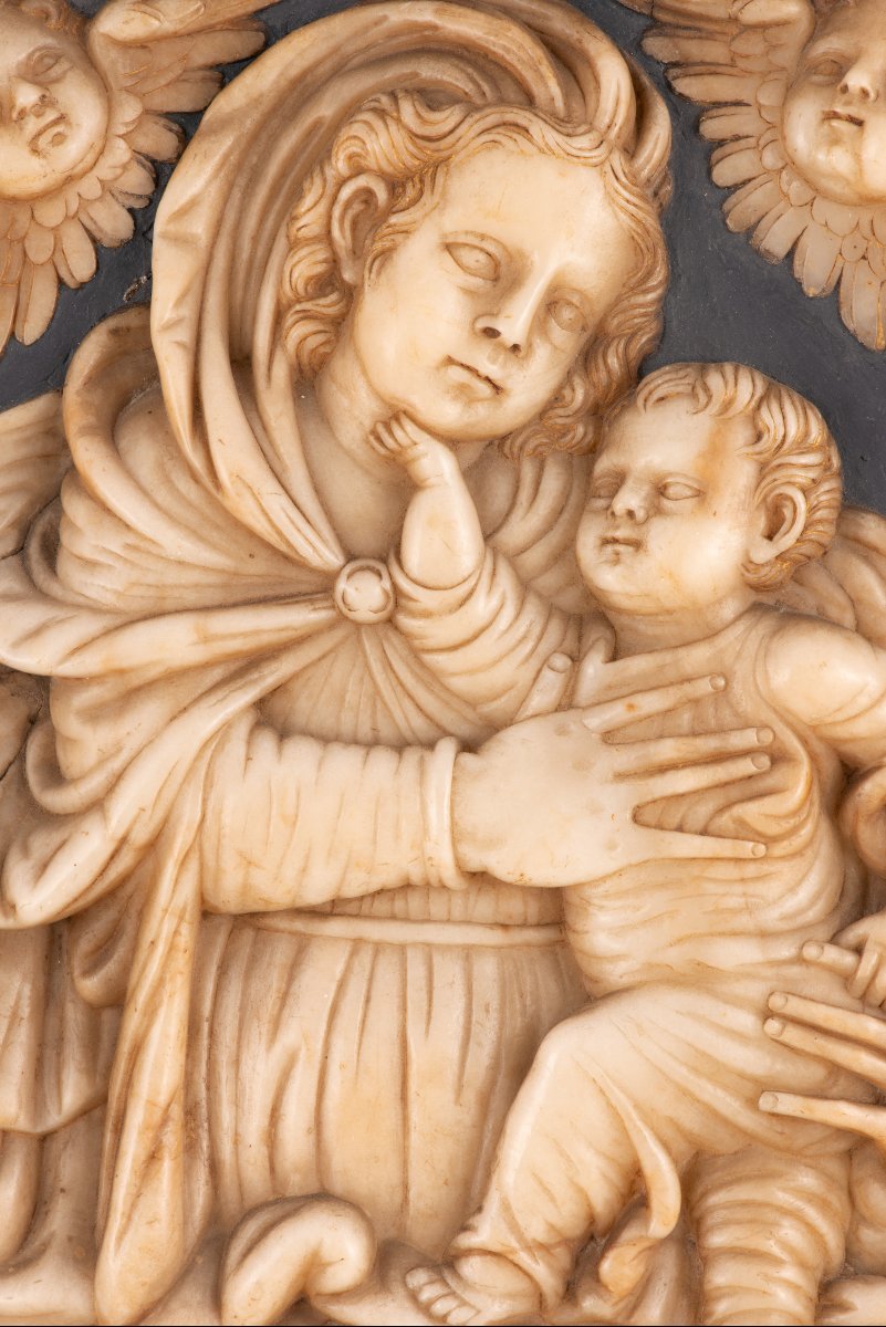 La Vierge à l'Enfant. Alabâtre sculpté. Attribué à PARDO, Gregorio (1513-1552). -photo-3